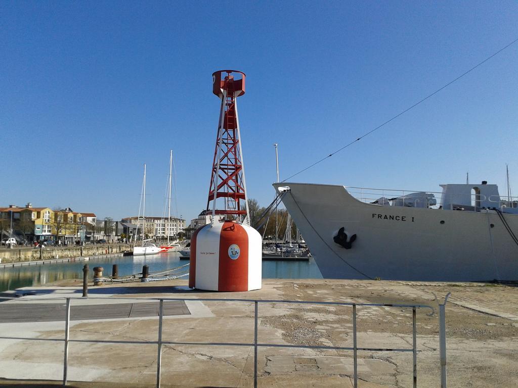 Hotel La Marine, Vieux Port La Rochelle  Exterior photo