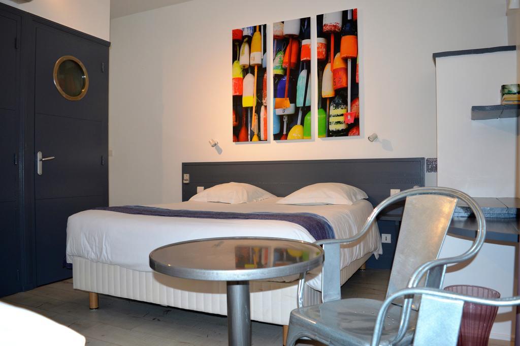Hotel La Marine, Vieux Port La Rochelle  Room photo